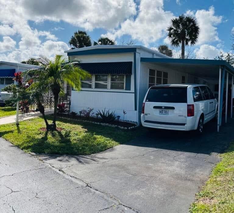415 Gardenia Court, Deerfield Beach FL 33442 photo 2