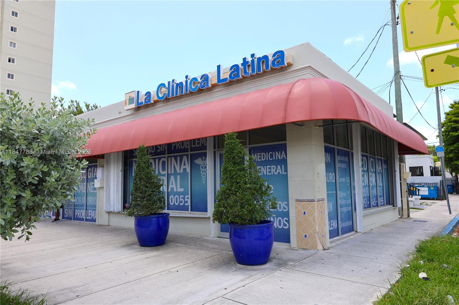 1058 SW 1st St, Miami FL 33130 photo 3