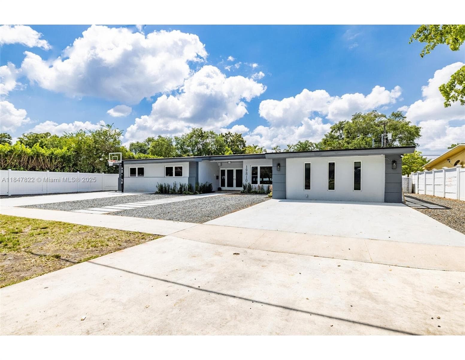 19810 NE 22nd av, Miami FL 33180