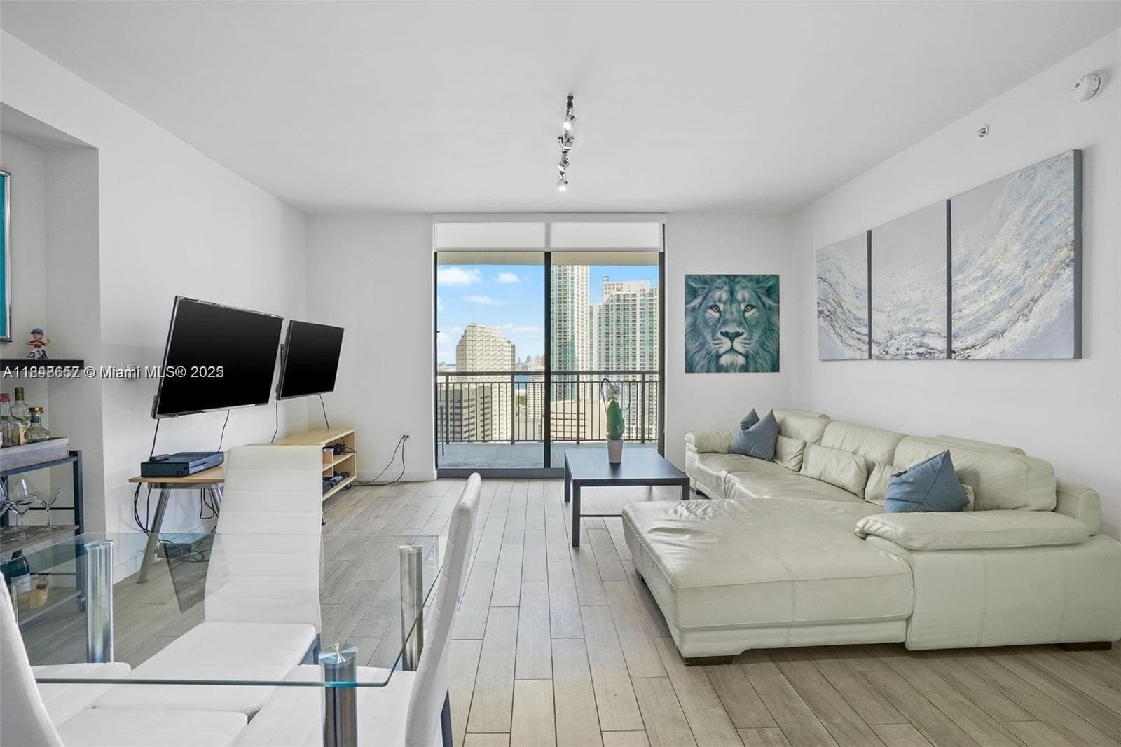 999 SW 1st Ave # 2717, Miami FL 33130 photo 2