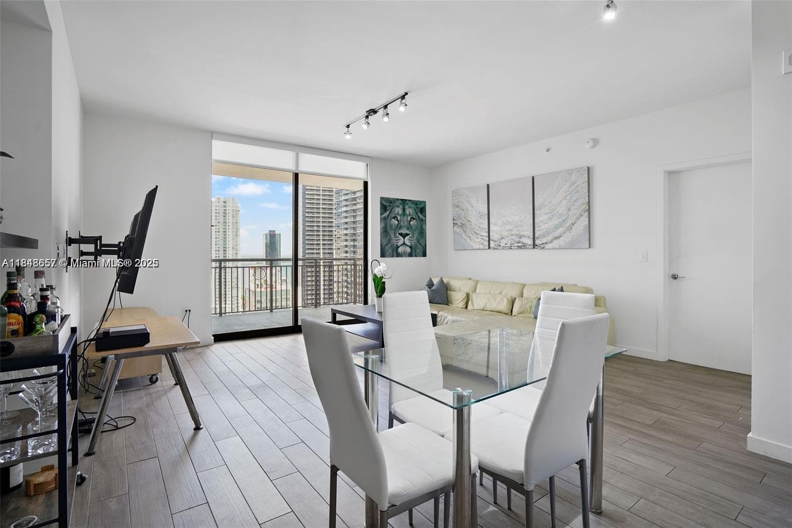999 SW 1st Ave # 2717, Miami FL 33130 photo 4