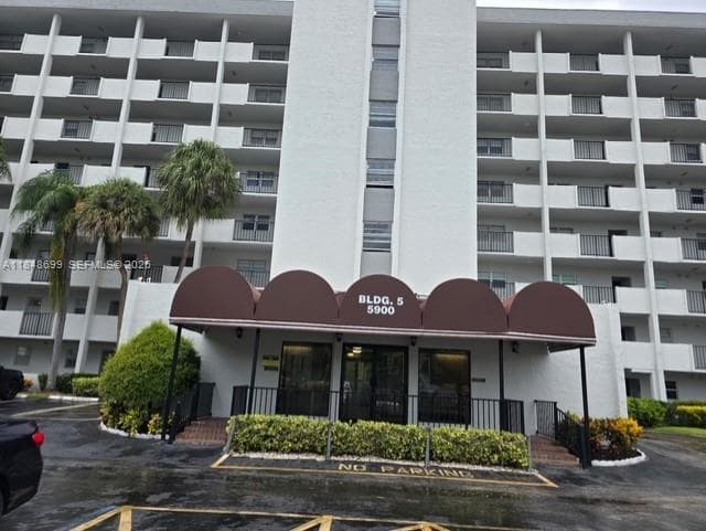 5900 NW 44th St # 701, Lauderhill FL 33319