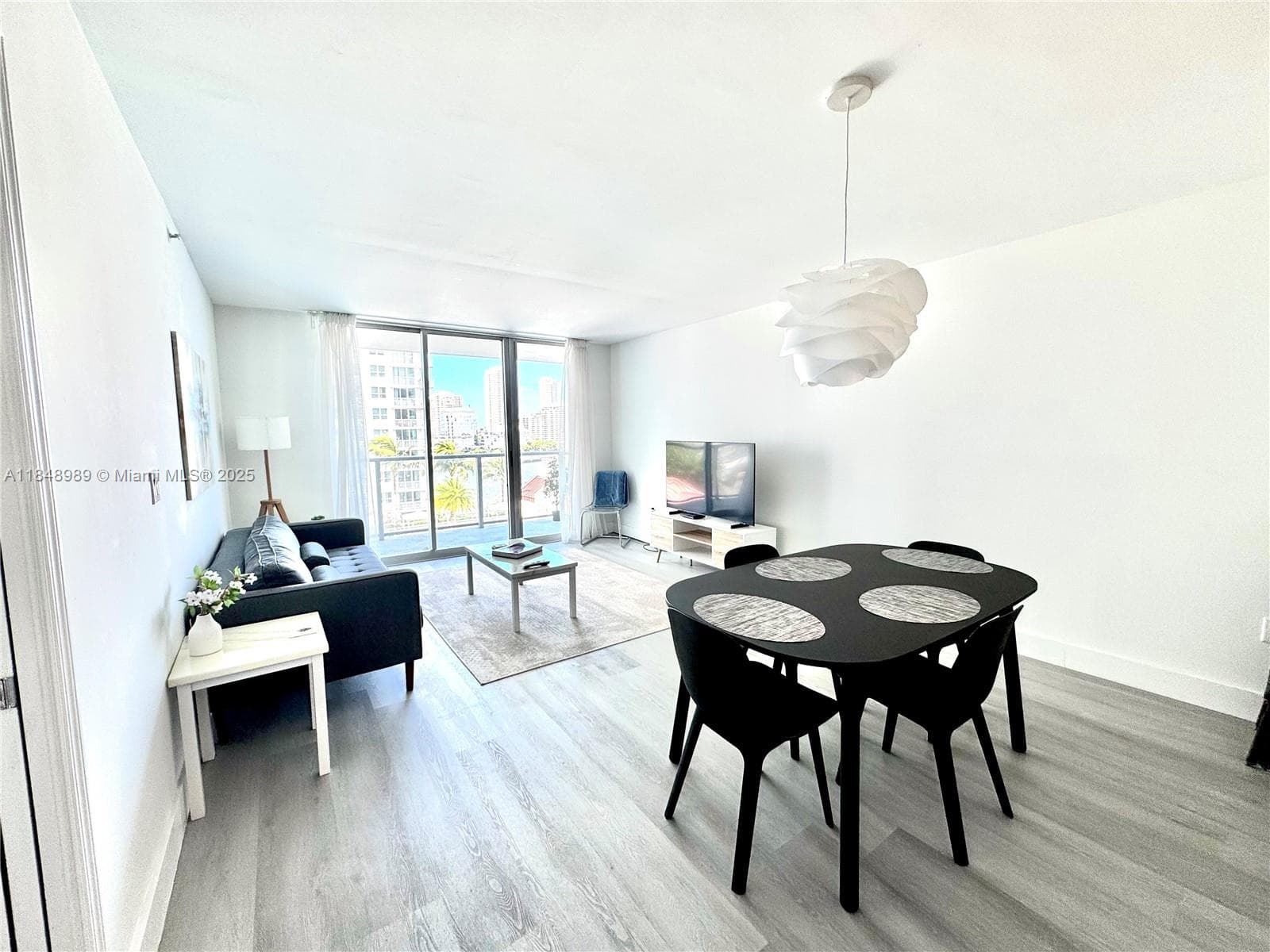 1155 Brickell Bay Dr # 906, Miami FL 33131 photo 4