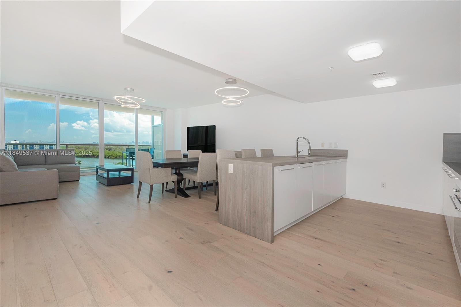 400 Sunny Isles Blvd, Sunny Isles Beach FL 33160