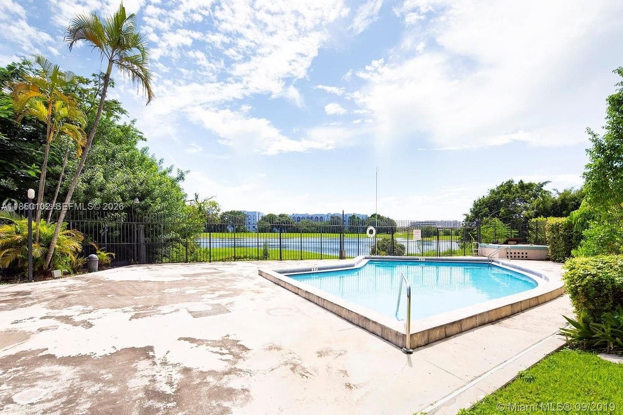 9682 Fontainebleau Blvd # 401, Miami FL 33172 photo 3