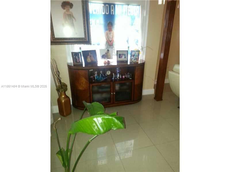 321 NW 13th Ave, Miami FL 33125 photo 2