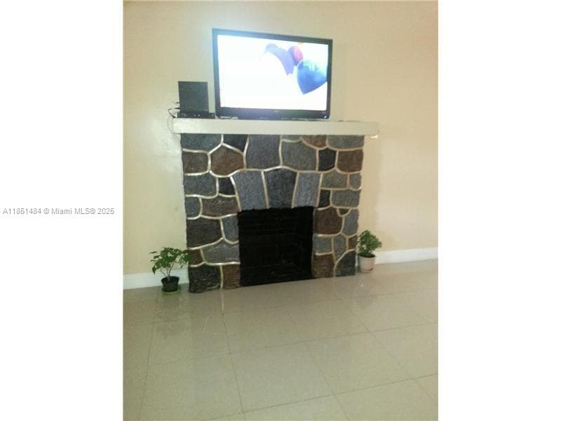 321 NW 13th Ave, Miami FL 33125 photo 3