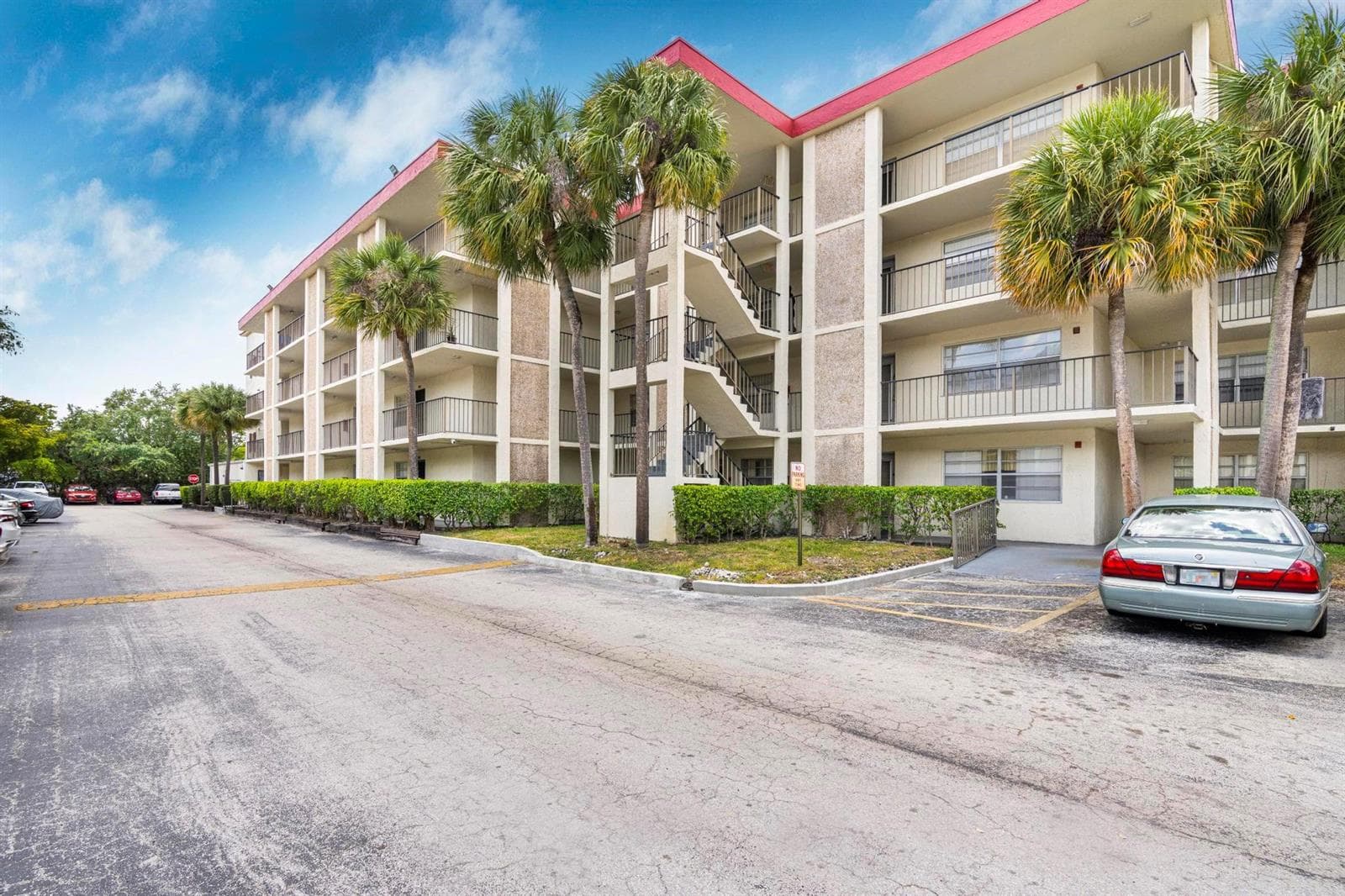 3000 NW 48th Terrace # 423, Lauderdale Lakes FL 33313 photo 3