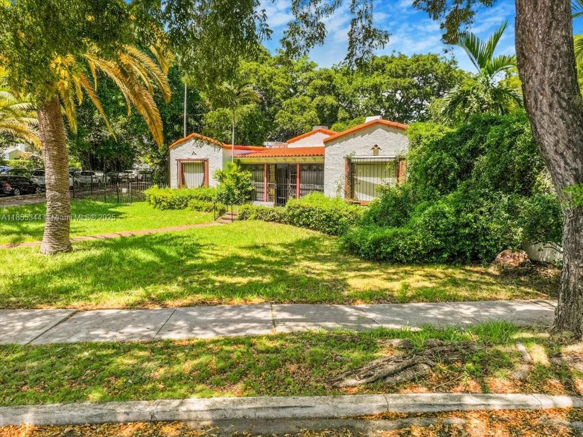 5900 NE 5th Ave, Miami FL 33137 photo 2