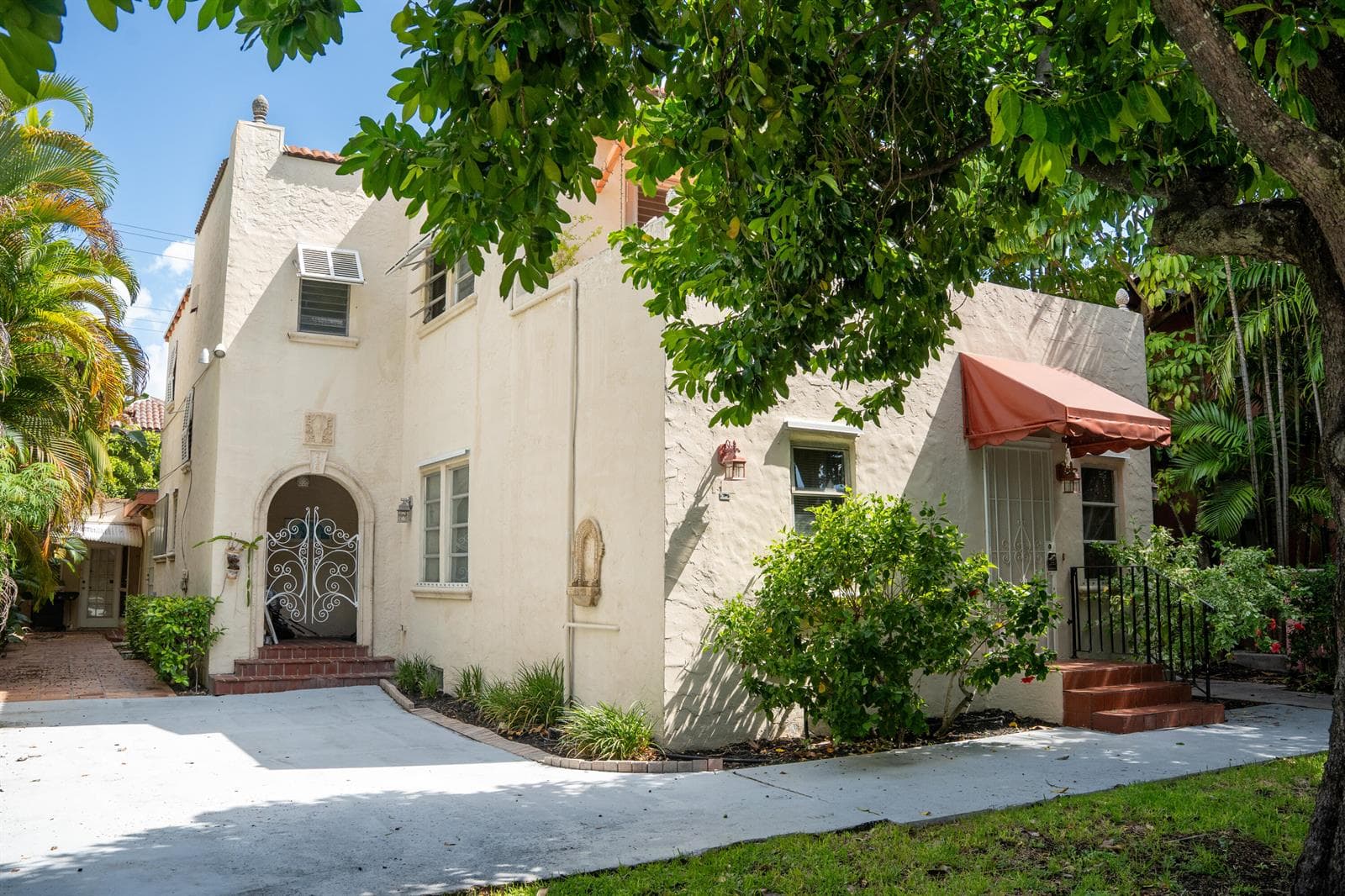 219 Seminole Avenue, Palm Beach FL 33480 photo 2