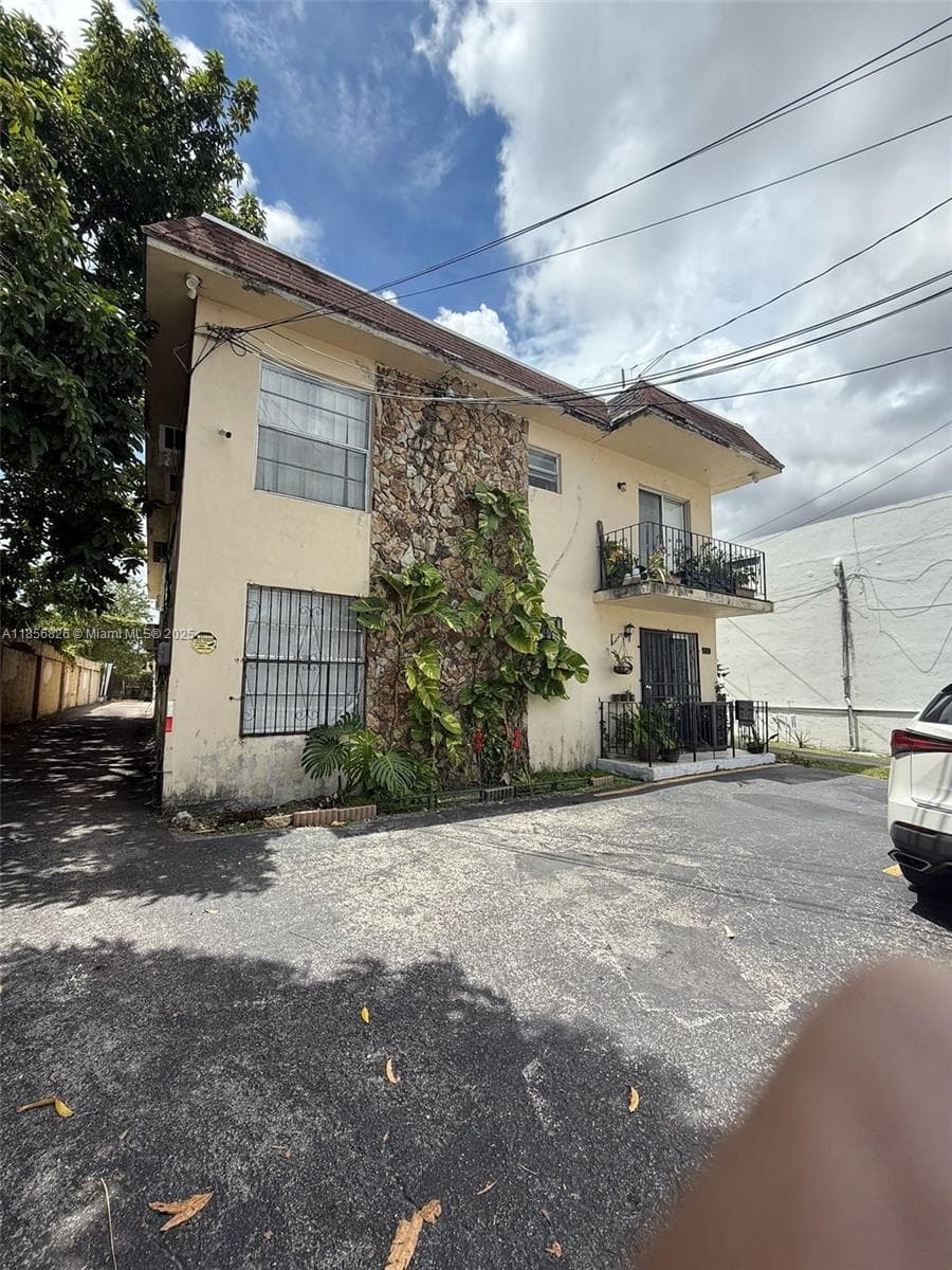 1520 SW 1st St, Miami FL 33135 photo 2