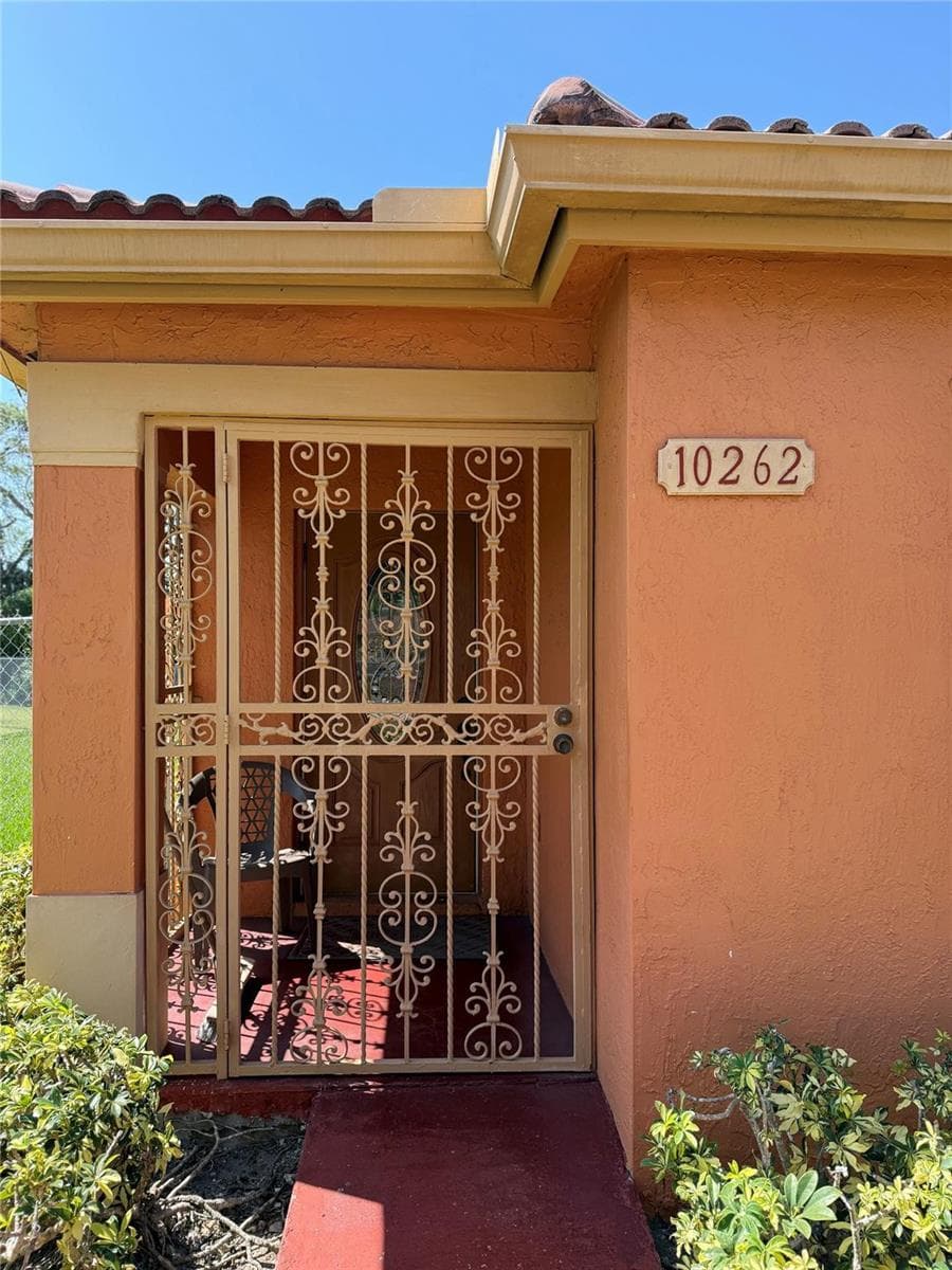 10262 SW 179th, Perrine FL 33157 photo 2