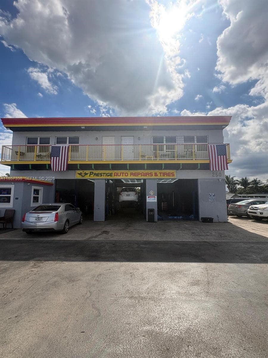 250 NE 44th St, Oakland Park FL 33334 photo 3