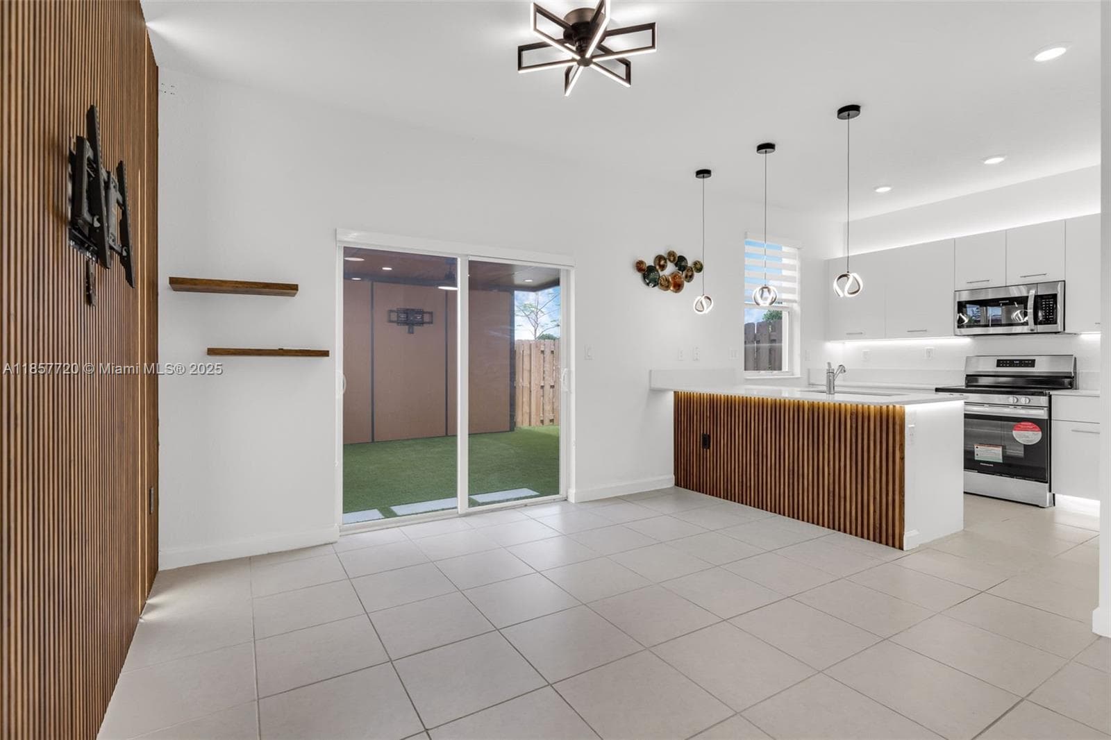 12373 NW 24th Pl, Miami FL 33167 photo 2