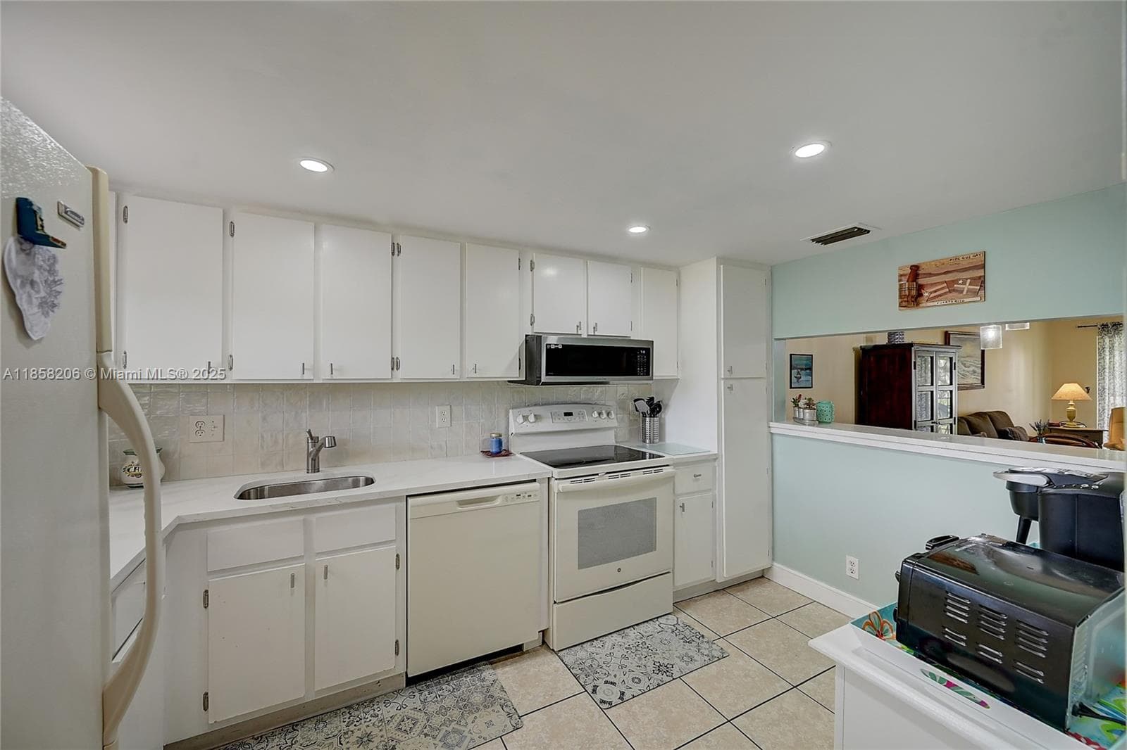 3186 Via Poinciana # 203, Lake Worth FL 33467 photo 3