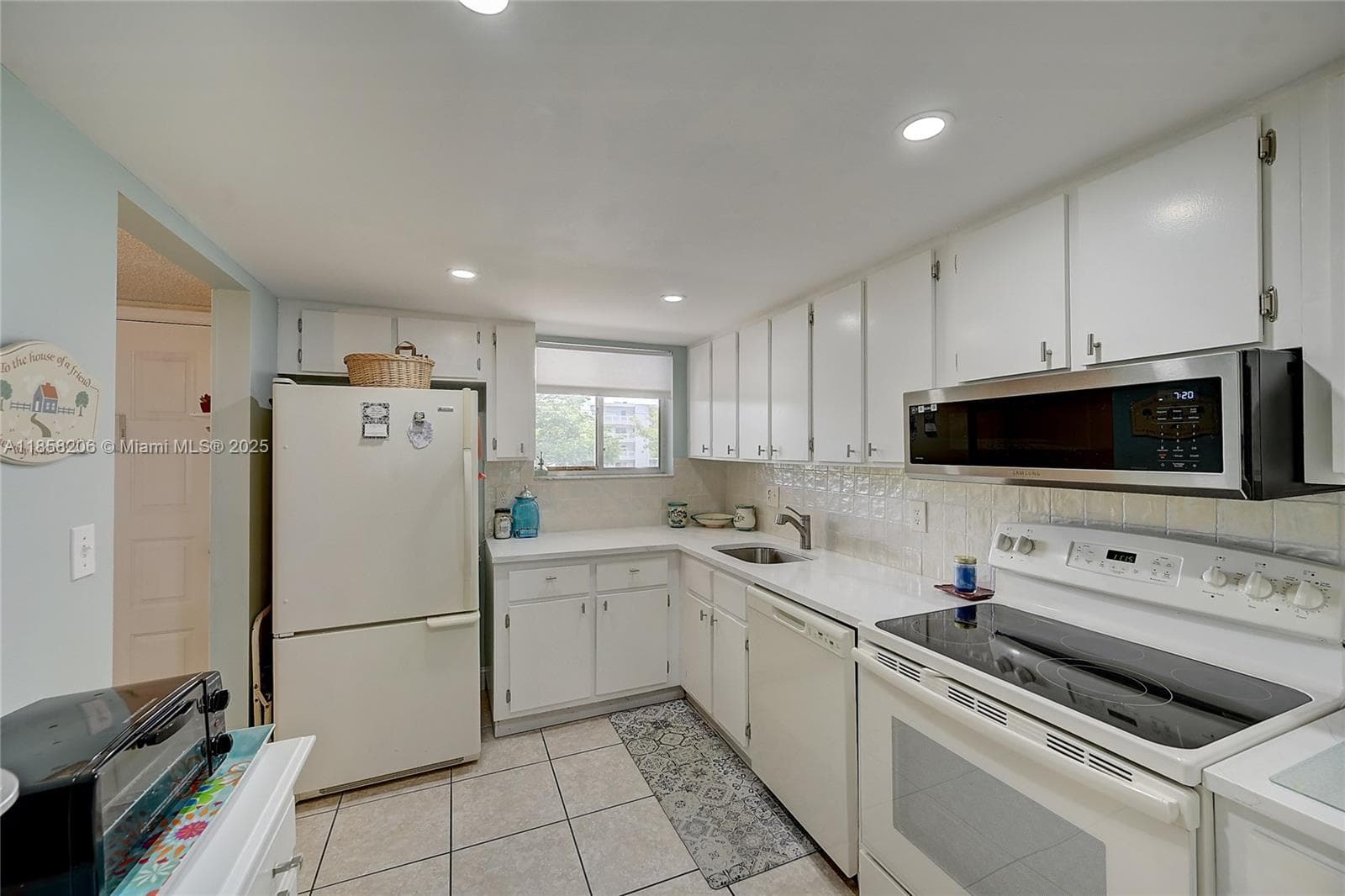 3186 Via Poinciana # 203, Lake Worth FL 33467 photo 4
