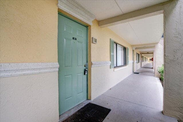 1104 Meadows Circle, Boynton Beach FL 33436 photo 2