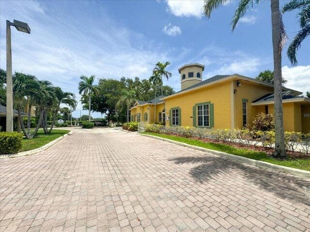 1104 Meadows Circle, Boynton Beach FL 33436 photo 4