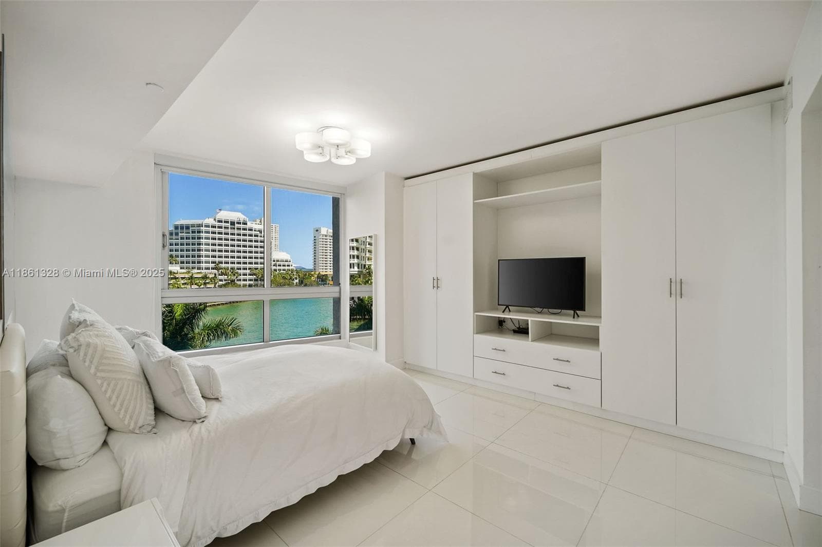 495 Brickell Ave # 402, Miami FL 33131 photo 4