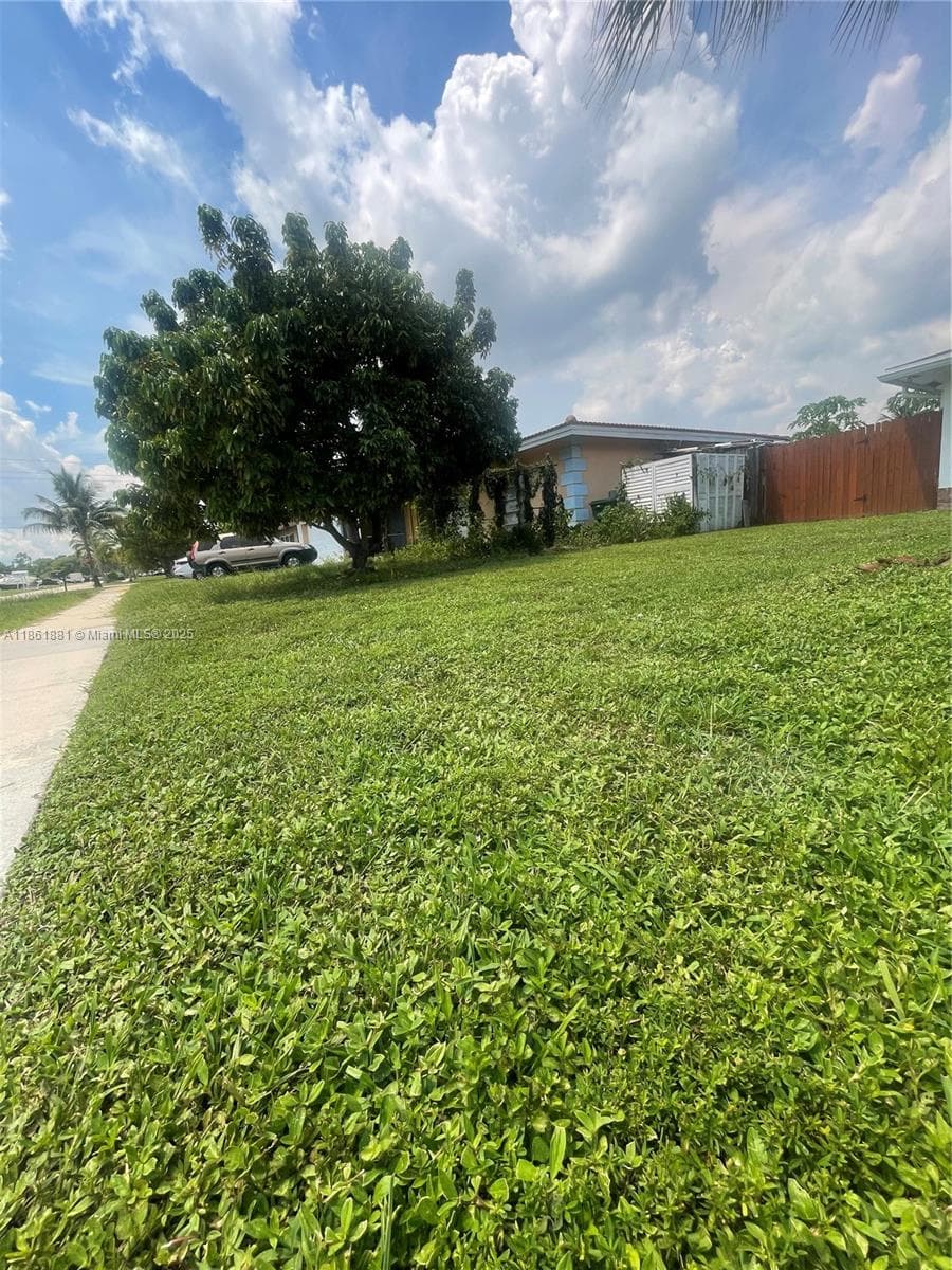 8203 NW 73rd Ter, Tamarac FL 33321 photo 5