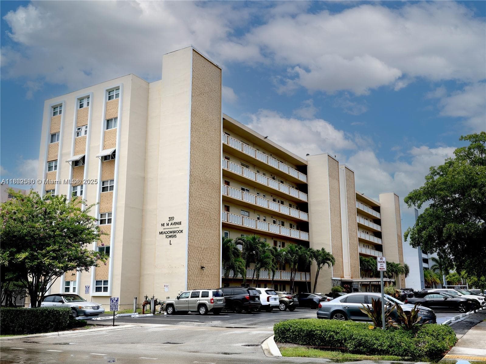319 NE 14th Ave # 505, Hallandale Beach FL 33009 photo 2