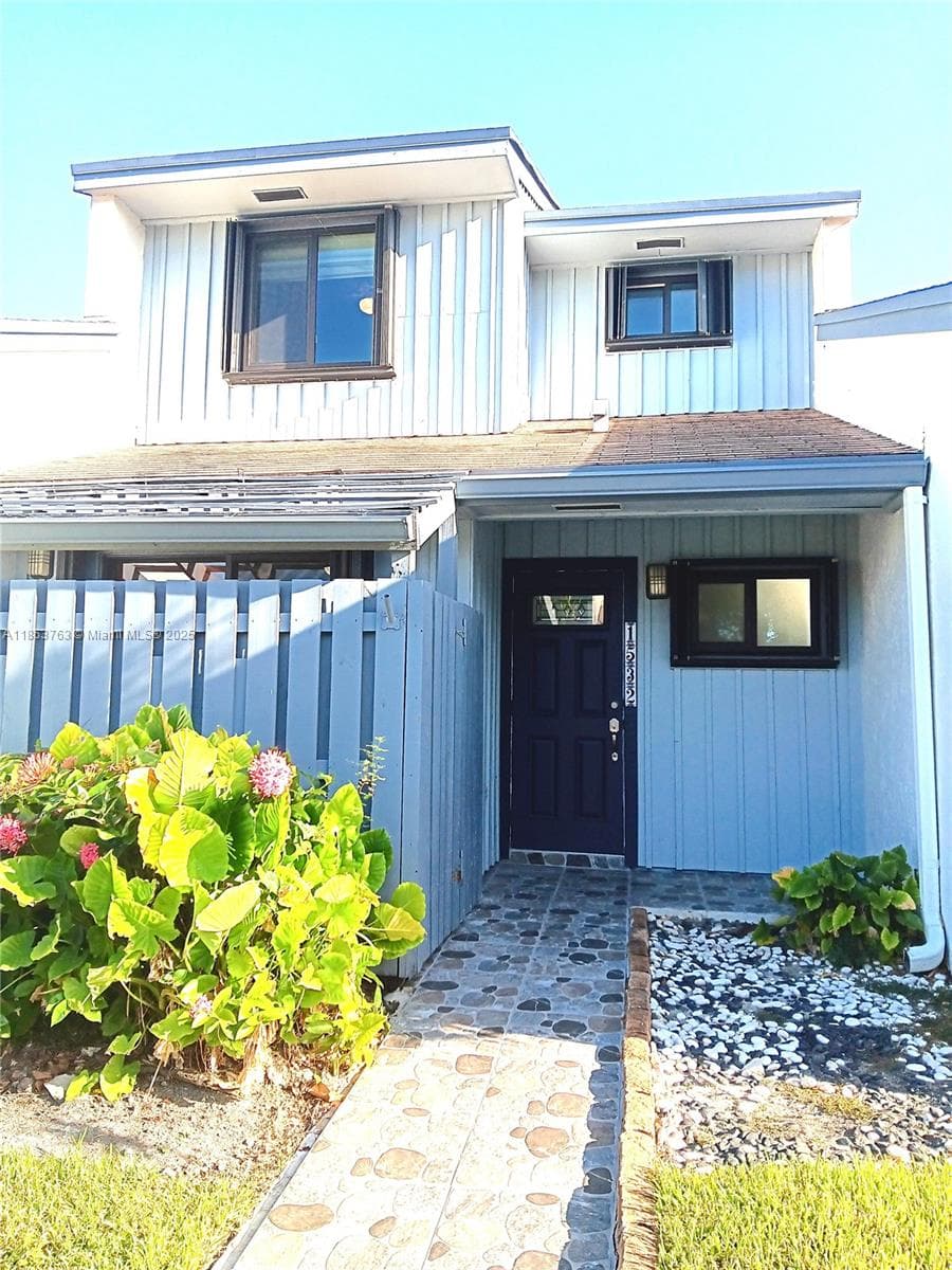 1532 Gabriel St, Hollywood FL 33020