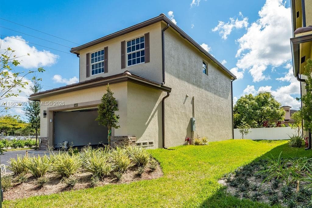 5400 NW 57th Ct, Tamarac FL 33319 photo 2