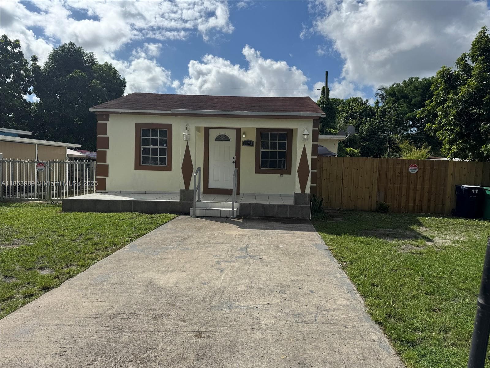 1178 NW 105th Ter, Miami FL 33150 photo 2
