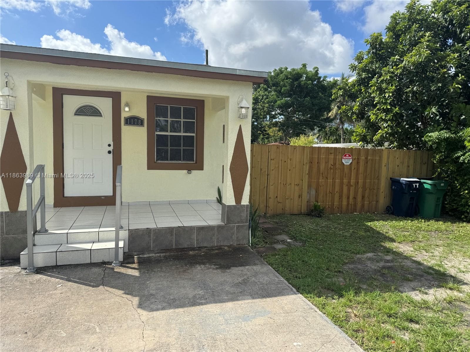 1178 NW 105th Ter, Miami FL 33150 photo 3