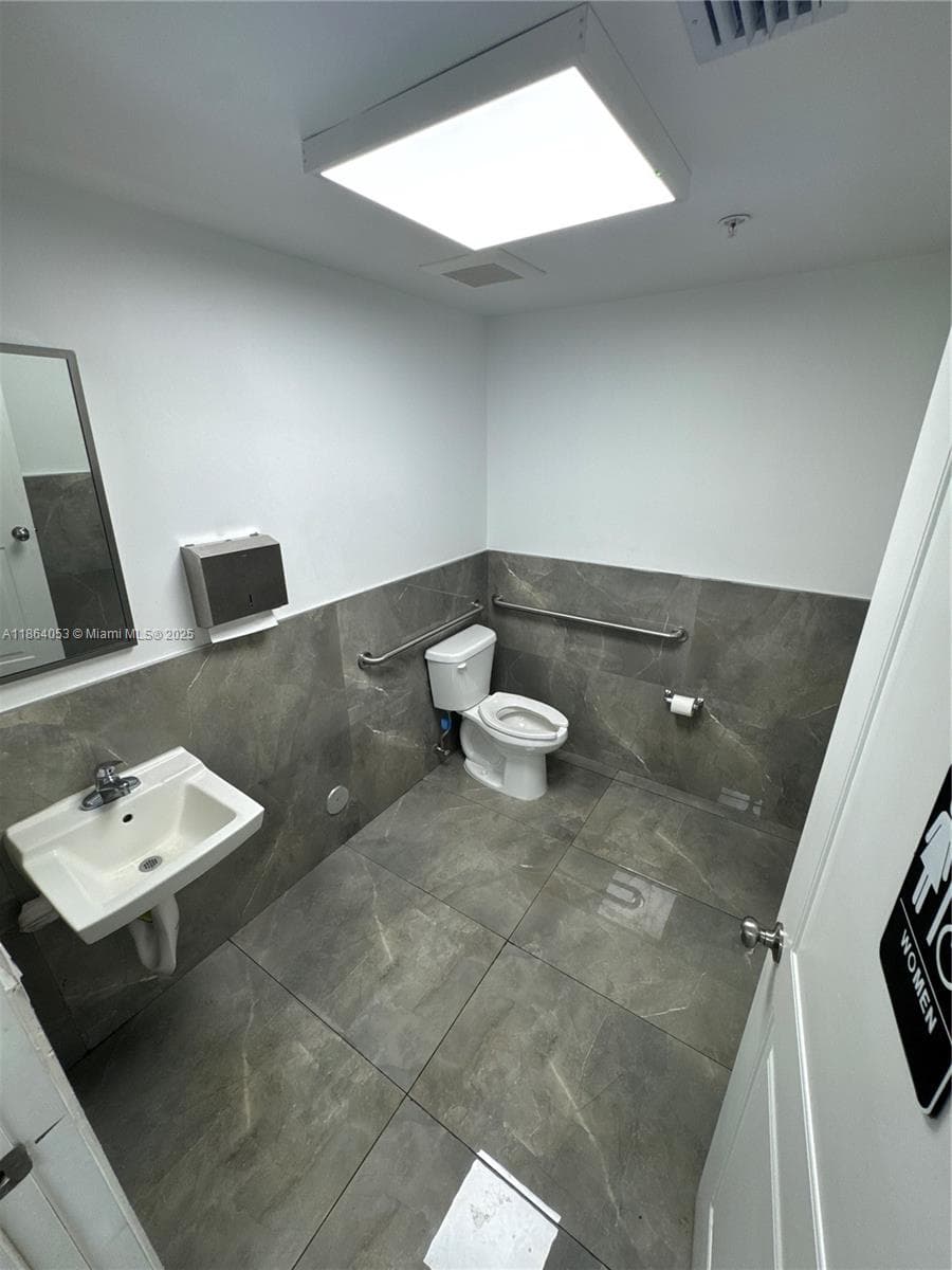 10859 NW 21st St, Sweetwater FL 33172 photo 4