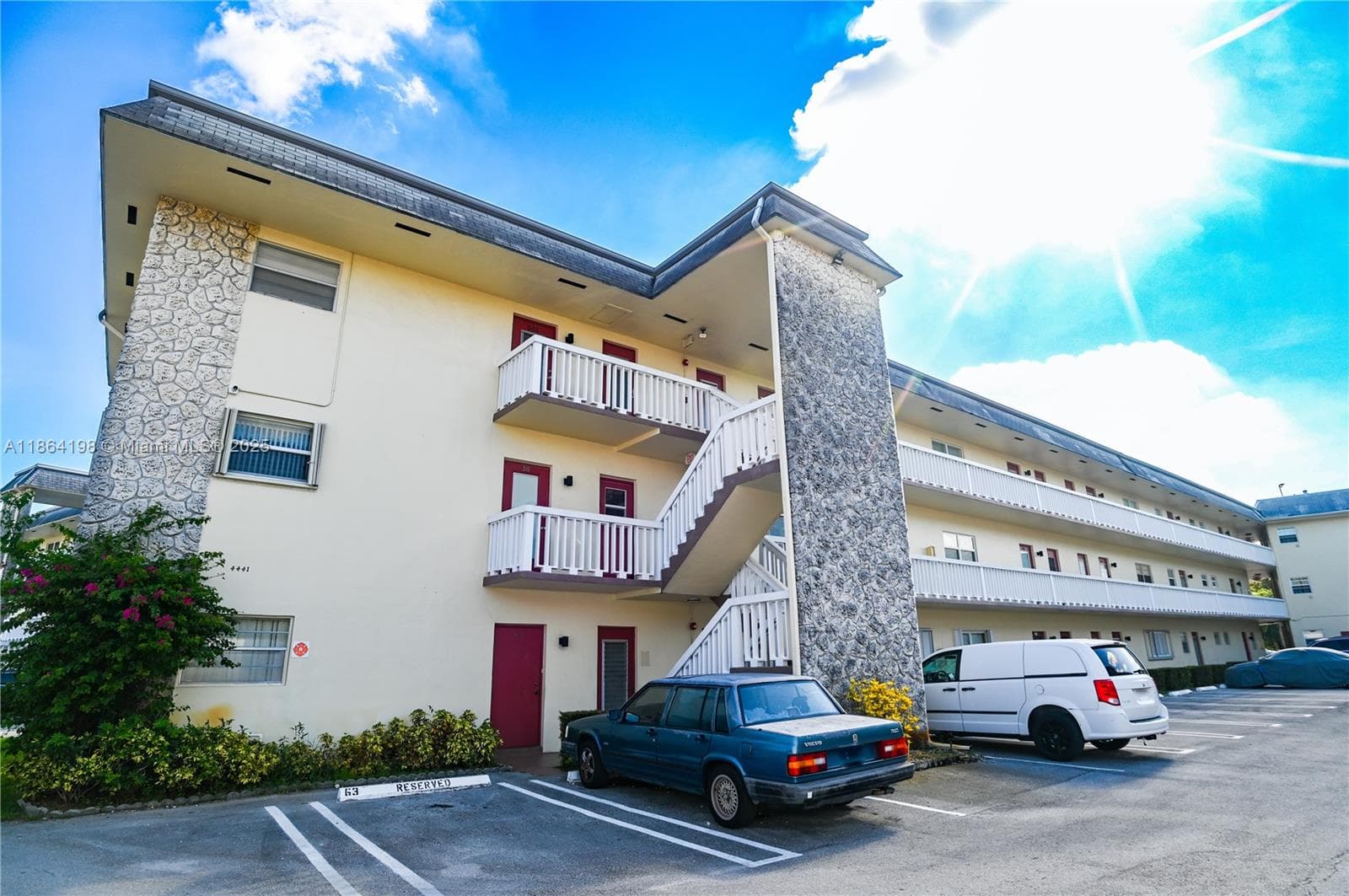 4441 NW 16th St # J301, Lauderhill FL 33313