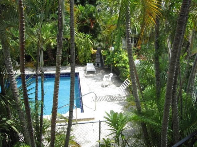 645 NE 77th St # 6, Miami FL 33138