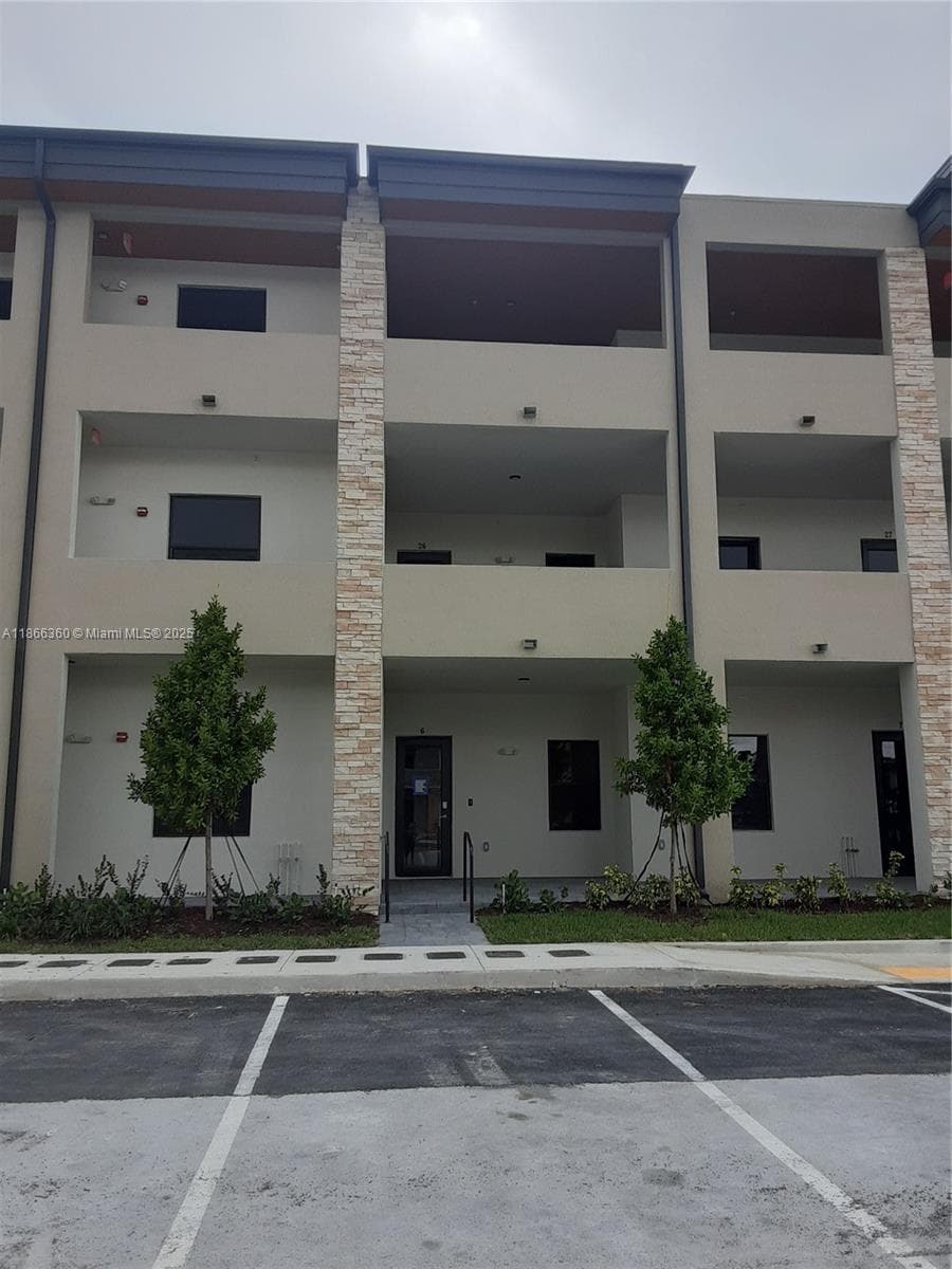8175 NW 104th Ave # 35, Doral FL 33178 photo 3