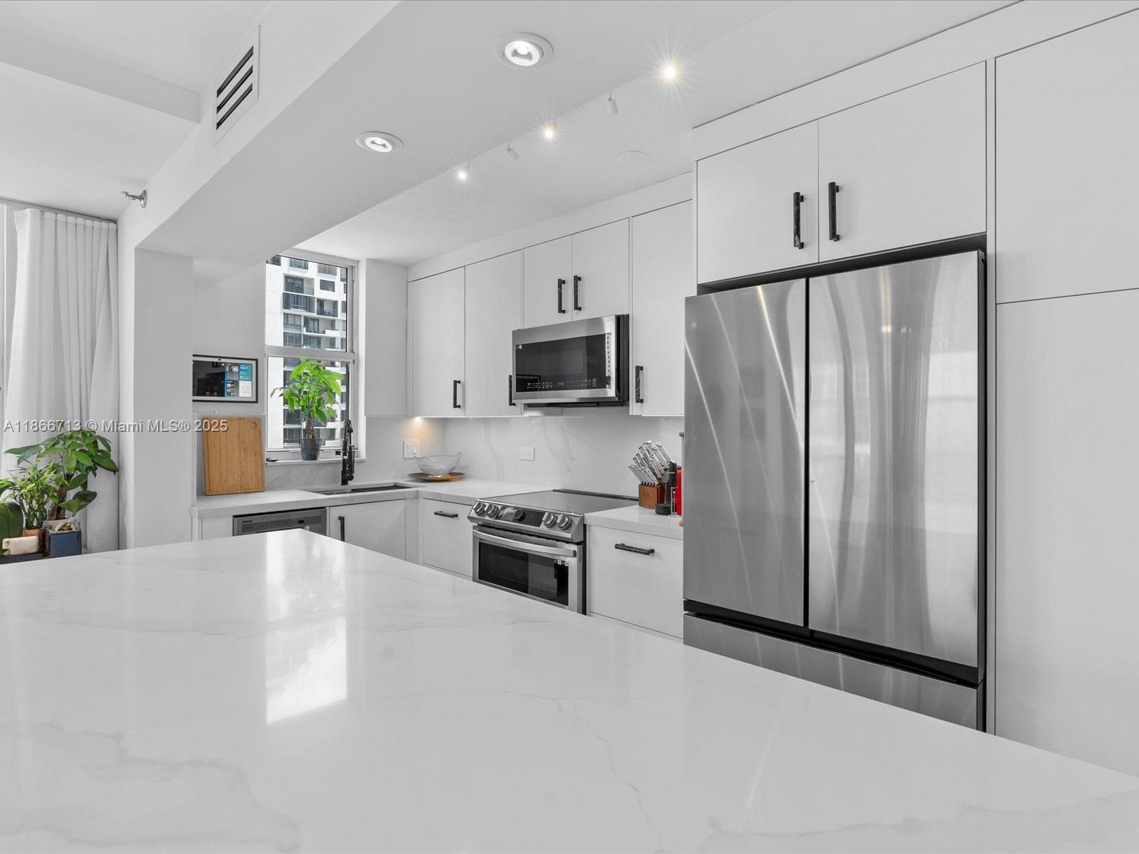 770 Claughton Island Dr # 701, Miami FL 33131 photo 3