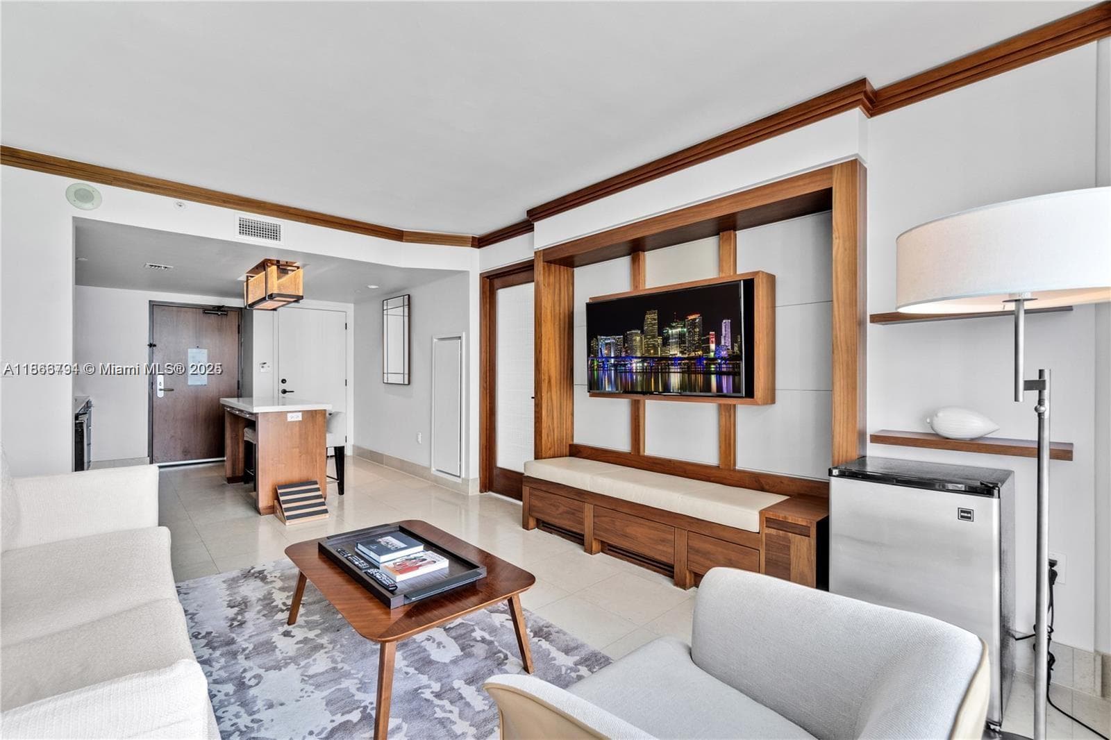 6801 Collins Ave # 818, Miami Beach FL 33141 photo 3