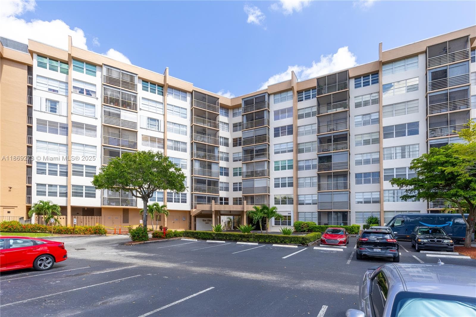 1000 Saint Charles Pl # 319, Pembroke Pines FL 33026