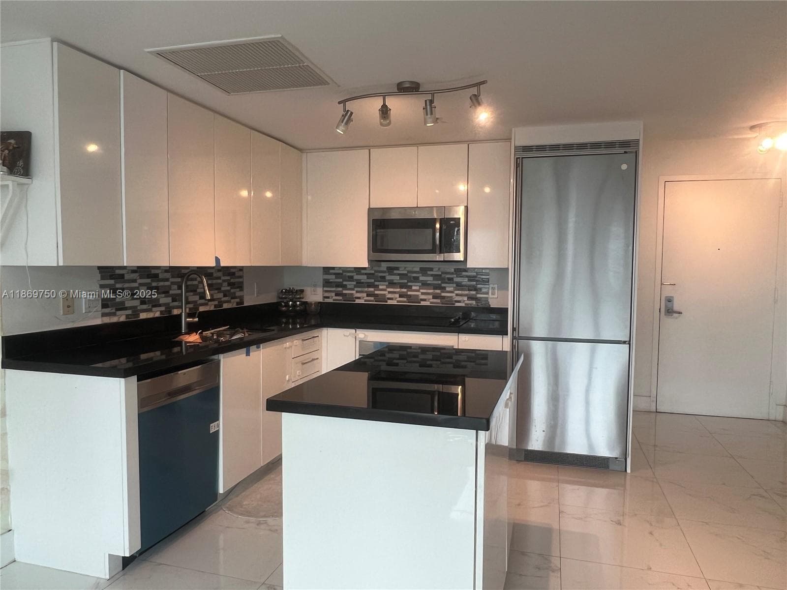 92 SW 3rd St # 3803, Miami FL 33130 photo 4