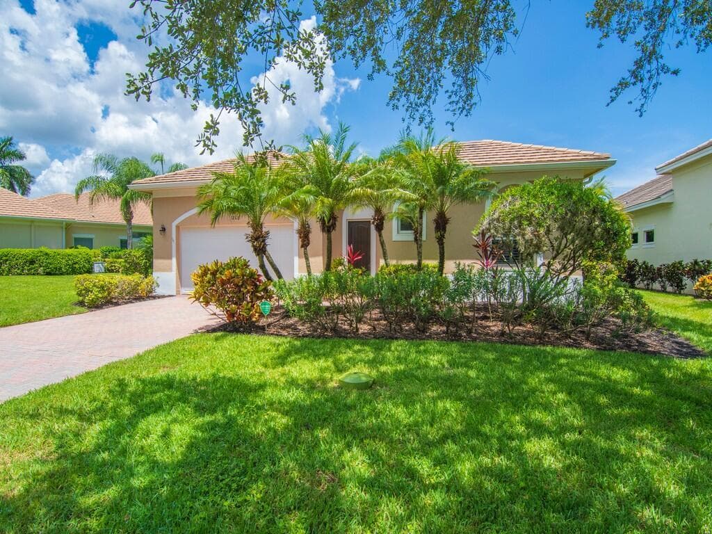 1208 Riverwind Circle, Vero Beach FL 32967 photo 2