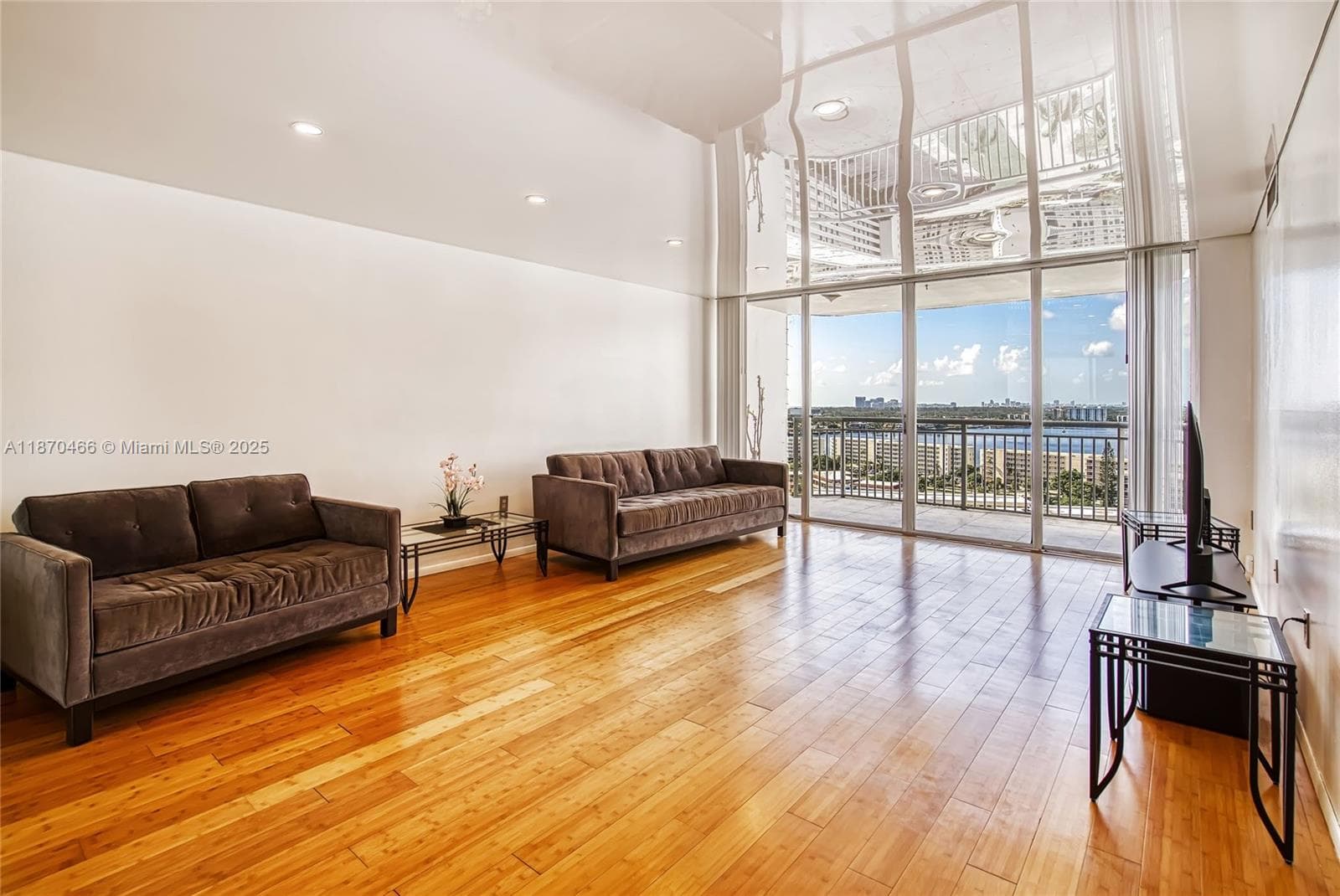 18021 Biscayne Blvd # 1604, Aventura FL 33160 photo 3