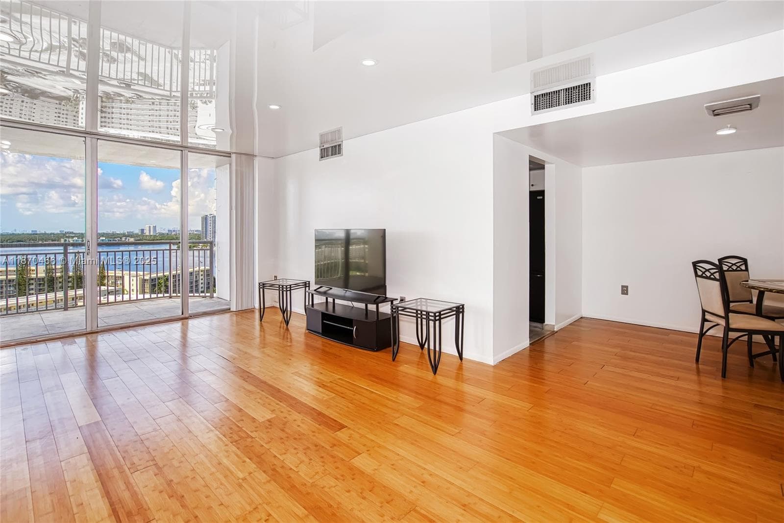 18021 Biscayne Blvd # 1604, Aventura FL 33160 photo 4
