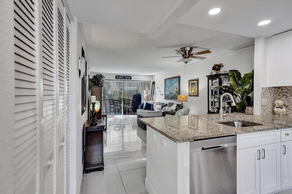 3060 Holiday Springs Boulevard # 106, Margate FL 33063 photo 3