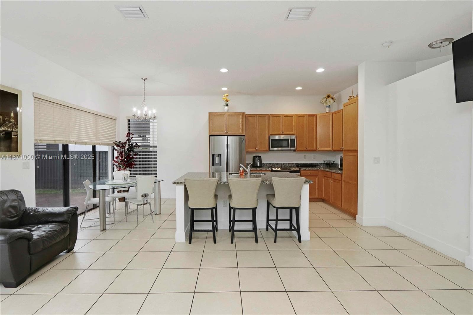 3293 W 98th Pl, Hialeah FL 33018 photo 4