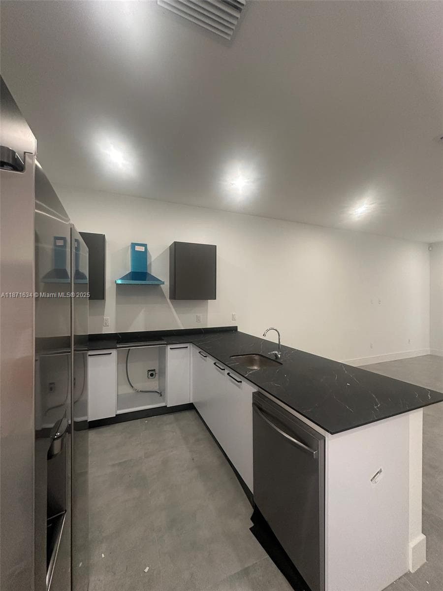 2423 NW 23rd Ln, Fort Lauderdale FL 33311 photo 2