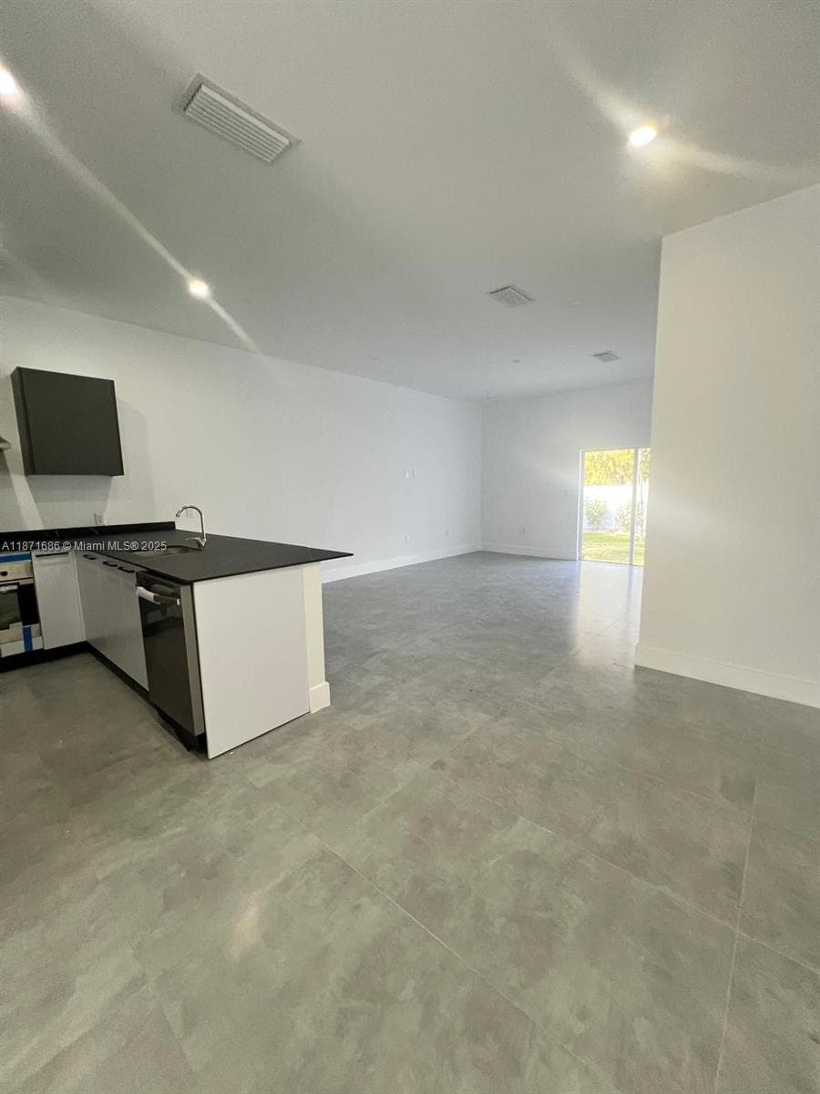 2421 NW 23rd Ln, Fort Lauderdale FL 33311 photo 4