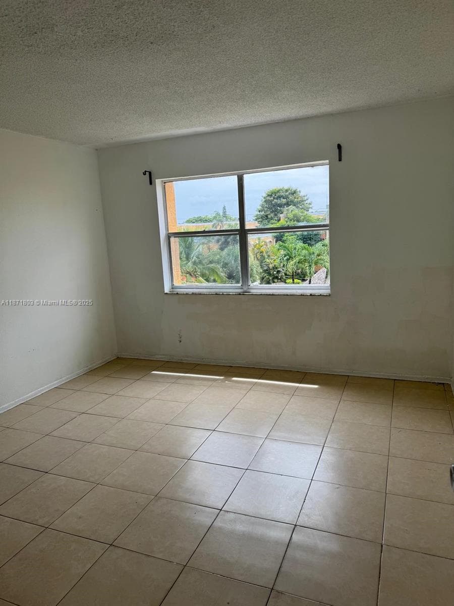 17901 NW 68th Ave # T203, Hialeah FL 33015 photo 3