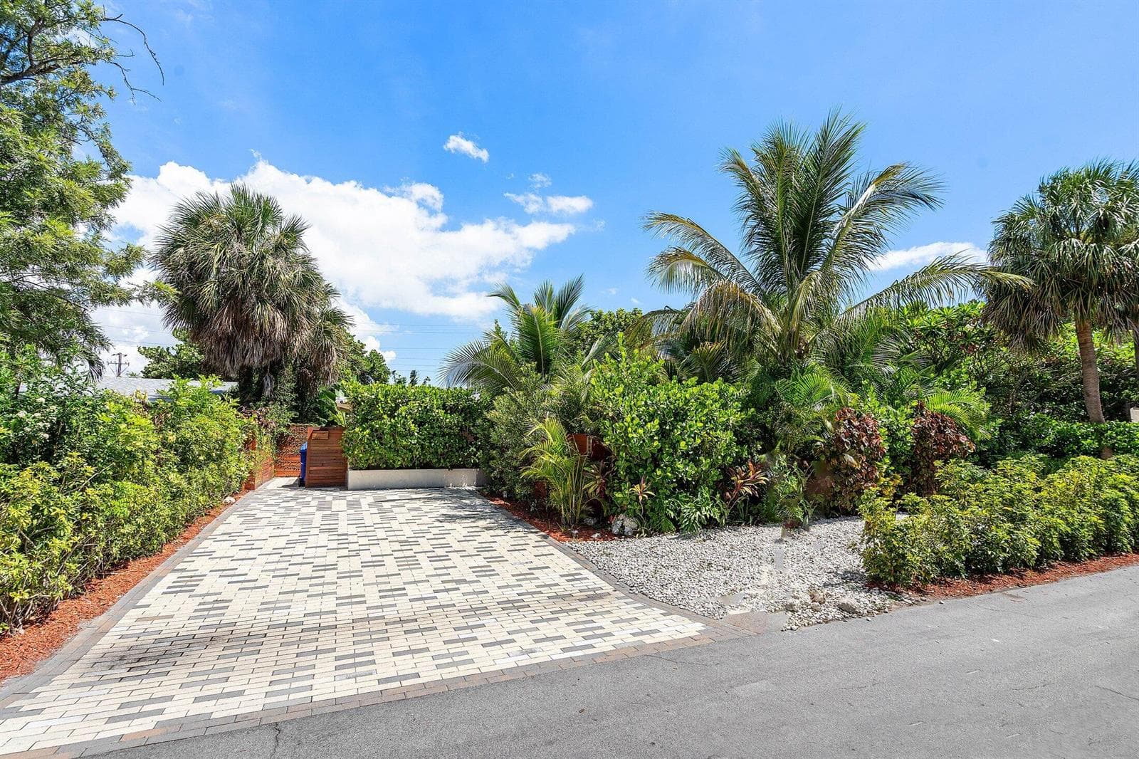 2041 NE 30th Street, Fort Lauderdale FL 33306 photo 2