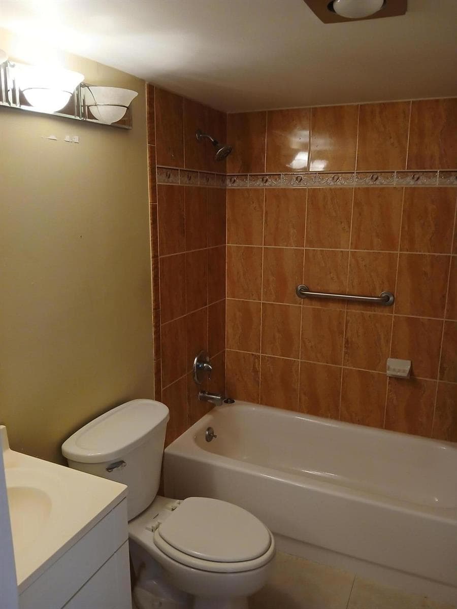 250 Durham # F, Deerfield Beach FL 33442 photo 3
