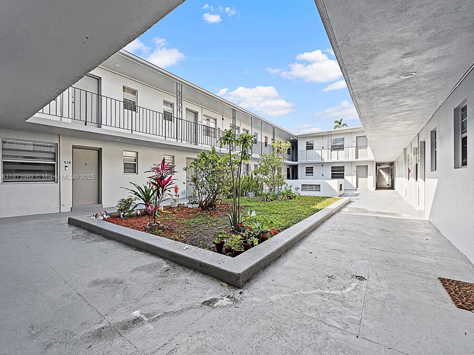 10305 SW 40th St # 0, Miami, FL 33165 photo 4