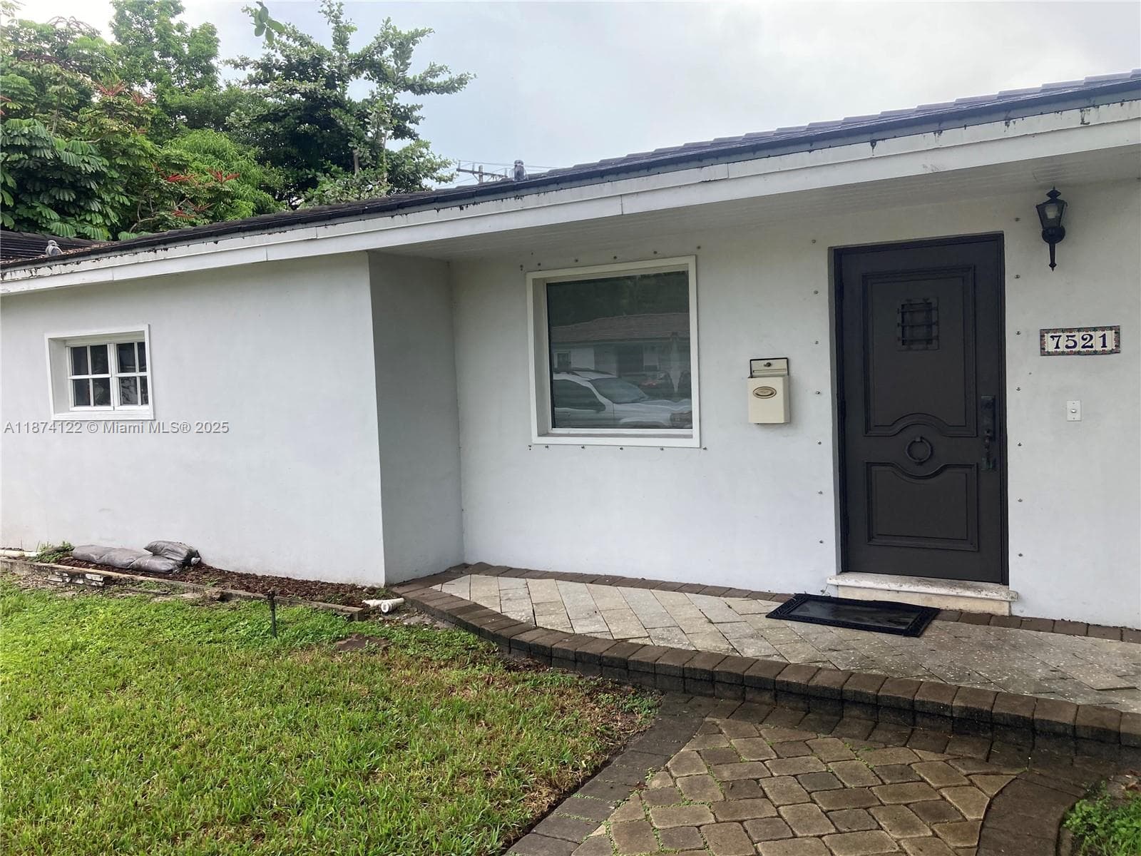 7521 SW 57th Ter, Miami FL 33143 photo 2