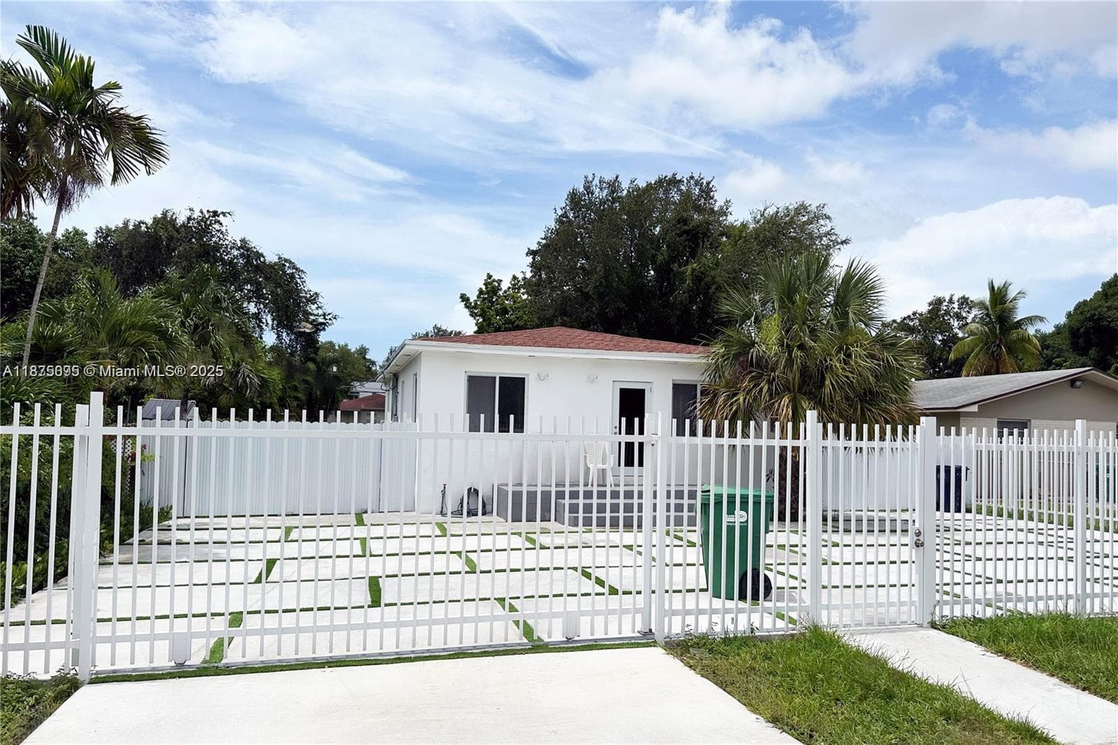 2740 NW 49th St, Miami FL 33142 photo 2